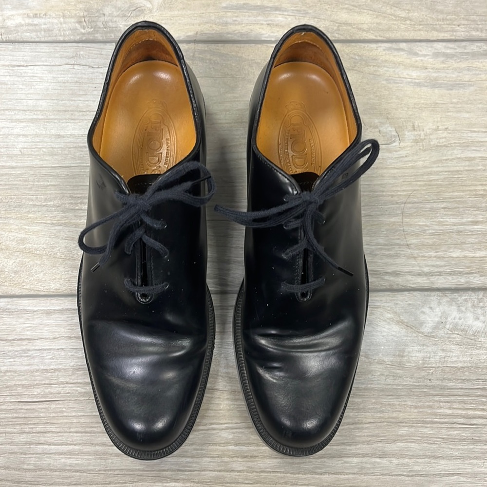 Women’s Tod’s Polished Black Leather Tie Oxford Shoes